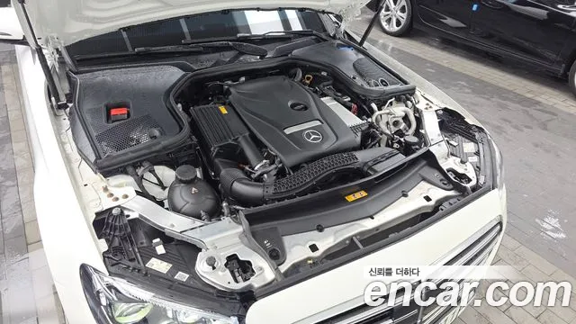 Mercedes-Benz E-Class 2023 thumb 9