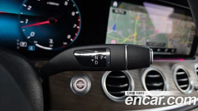 Mercedes-Benz E-Class 2023 thumb 6