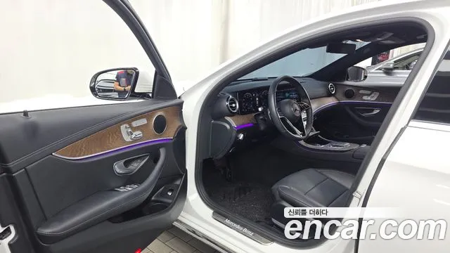 Mercedes-Benz E-Class 2023 thumb 7