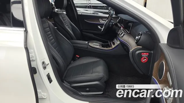 Mercedes-Benz E-Class 2023 thumb 8
