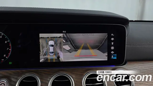 Mercedes-Benz E-Class 2023 thumb 2
