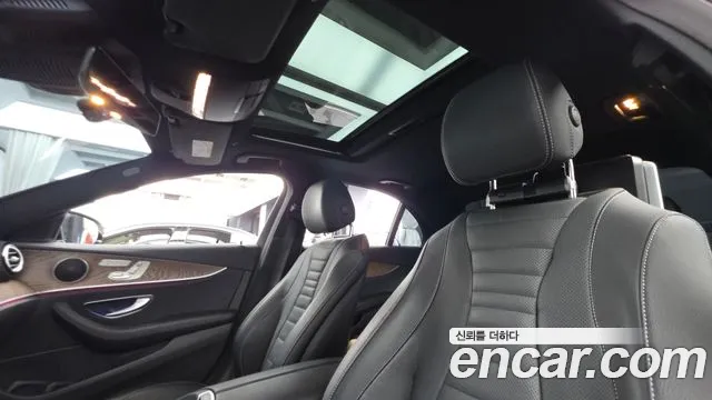 Mercedes-Benz E-Class 2023 thumb 11