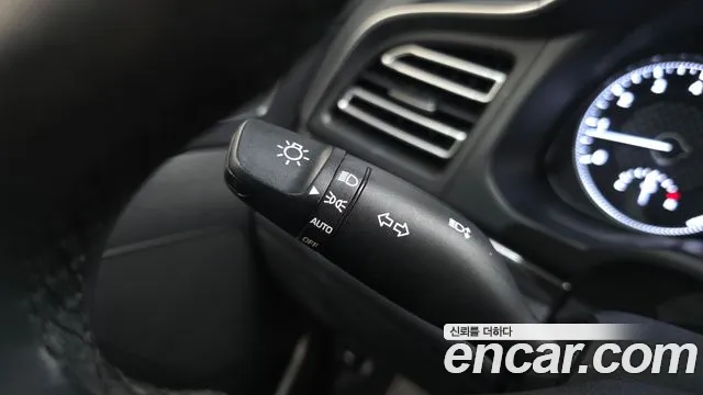 Hyundai Elantra 2020 thumb 2