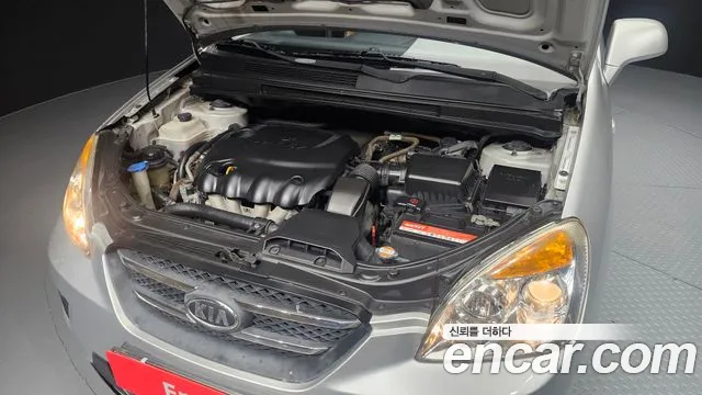 Kia Carens 2010 thumb 10