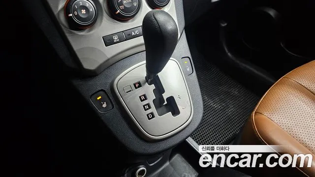 Kia Carens 2010 thumb 4