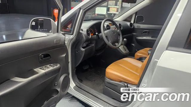 Kia Carens 2010 thumb 3
