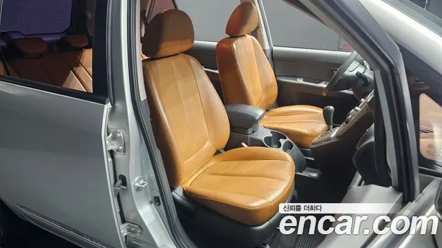 Kia Carens 2010 thumb 12