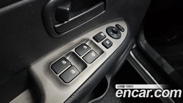 Kia Carens 2010 thumb 5