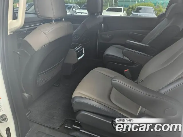 Kia Carnival 2024 thumb 10