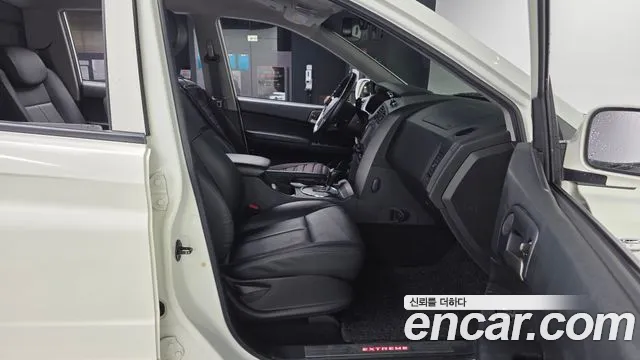 KGM Korando 2015 thumb 10