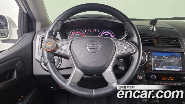 KGM Korando 2015 thumb 9