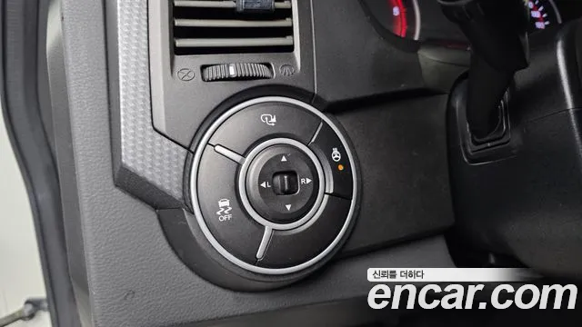 KGM Korando 2015 thumb 2