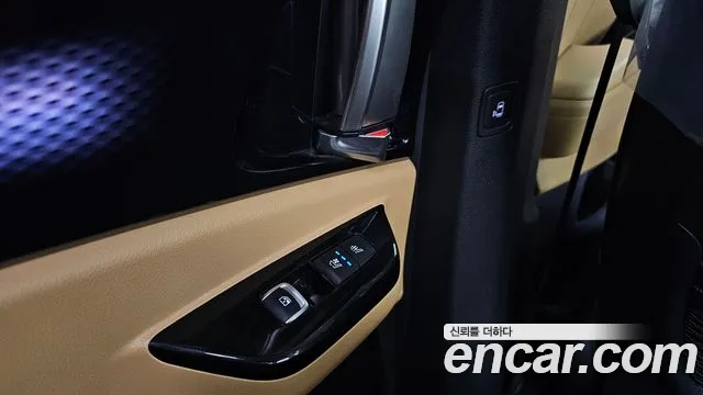 Kia Carnival 2023 thumb 4