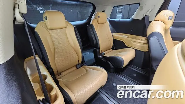 Kia Carnival 2023 thumb 2