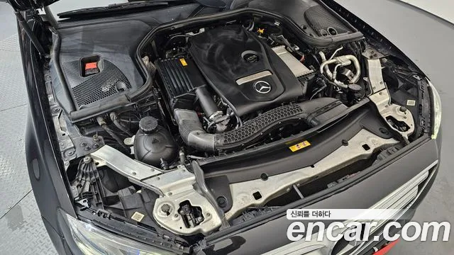Mercedes-Benz E-Class 2017 thumb 8