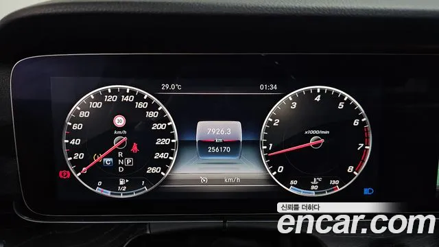 Mercedes-Benz E-Class 2017 thumb 10