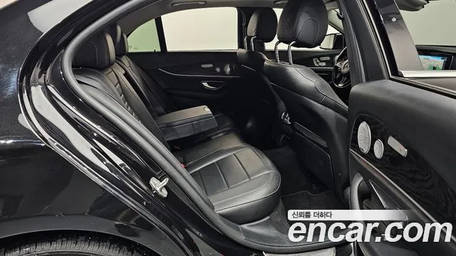 Mercedes-Benz E-Class 2017 thumb 3