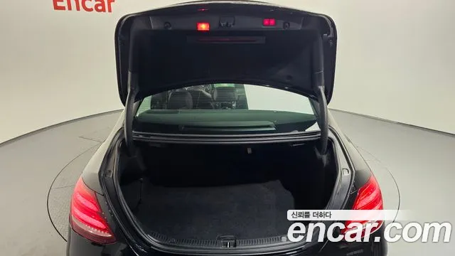 Mercedes-Benz E-Class 2017 thumb 12