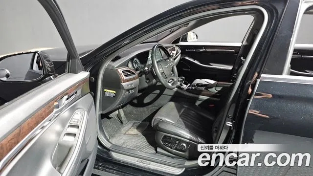 Genesis G90 2016 thumb 4