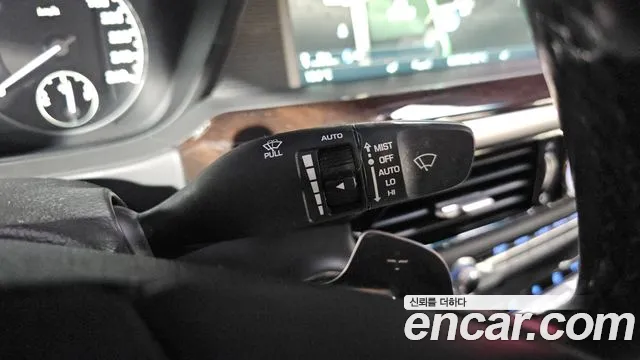 Genesis G90 2016 thumb 12