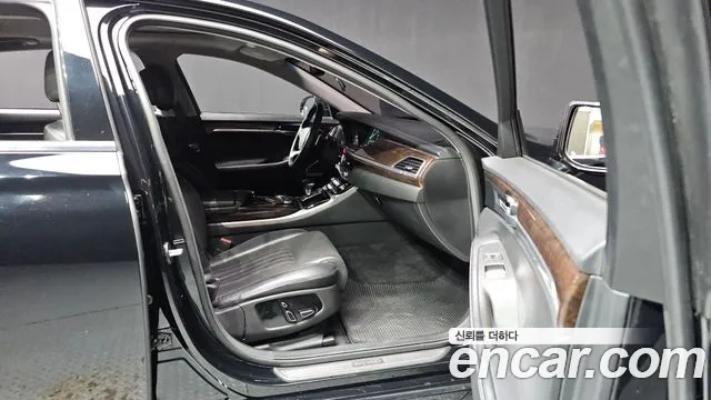 Genesis G90 2016 thumb 3