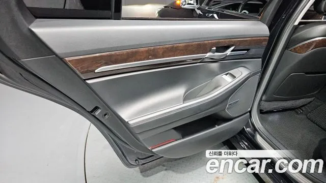 Genesis G90 2016 thumb 5