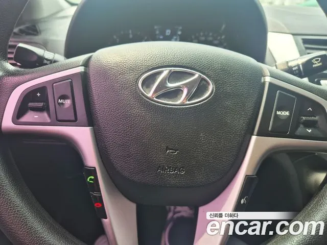 Hyundai Accent 2011 thumb 11