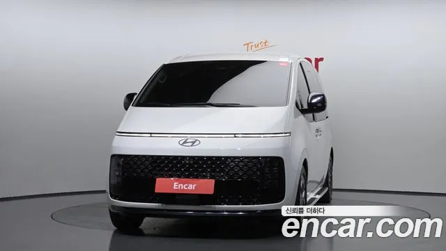 Hyundai Staria 2025 thumb 2