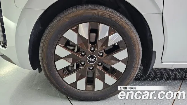 Hyundai Staria 2023 thumb 12