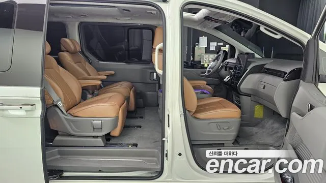 Hyundai Staria 2023 thumb 8