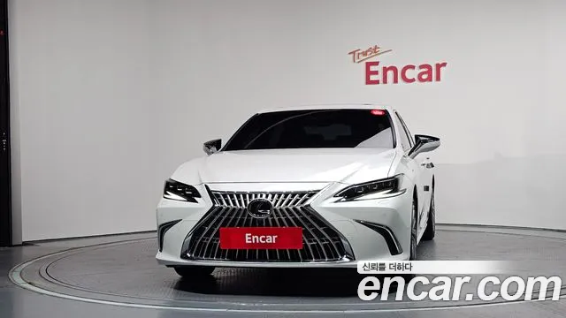 Lexus ES 300h 2025 thumb 12