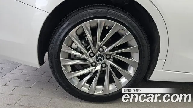 Lexus ES 300h 2025 thumb 4