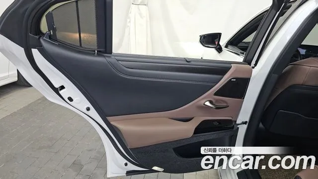 Lexus ES 300h 2025 thumb 5