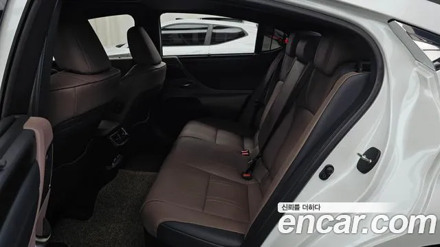 Lexus ES 300h 2025 thumb 9