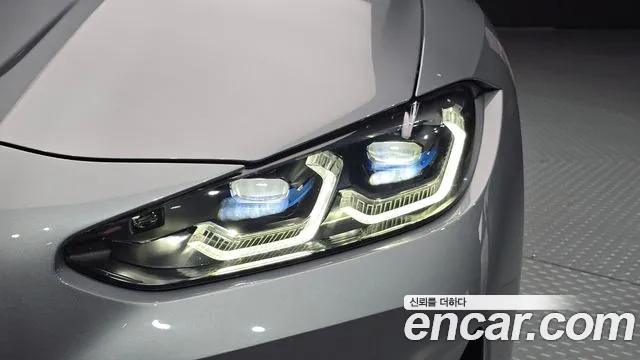 BMW M4 2023 thumb 2