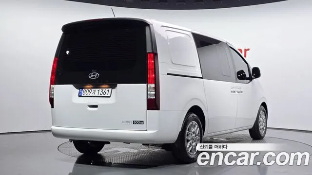 Hyundai Staria 2025 thumb 3