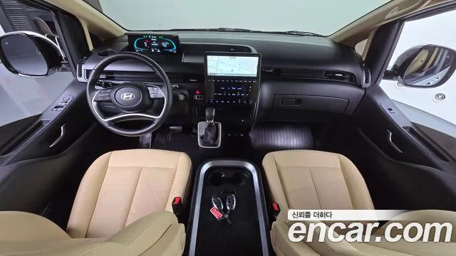 Hyundai Staria 2025 thumb 4