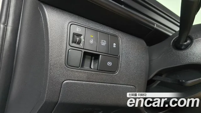 Hyundai Staria 2025 thumb 7