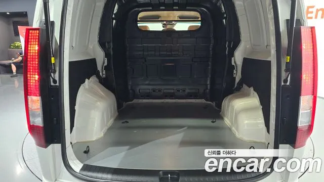 Hyundai Staria 2025 thumb 10