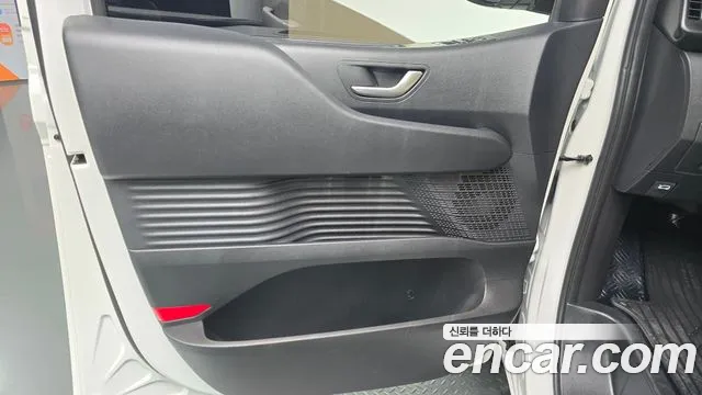 Hyundai Staria 2025 thumb 12