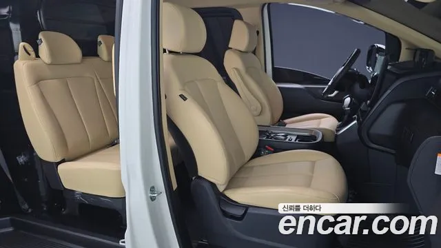 Hyundai Staria 2025 thumb 9