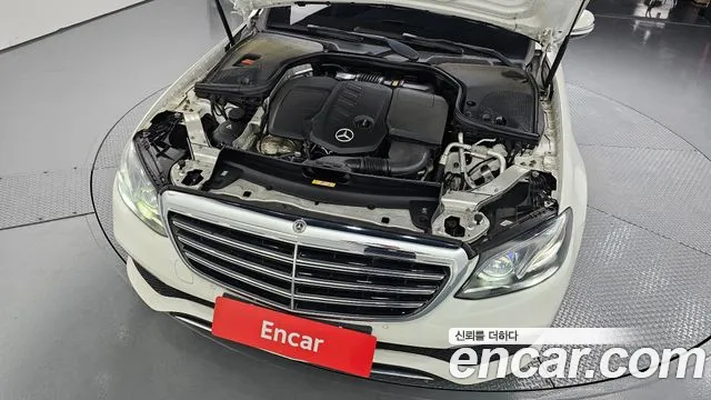 Mercedes-Benz E-Class 2020 thumb 12