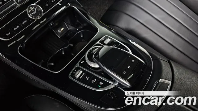 Mercedes-Benz E-Class 2020 thumb 11