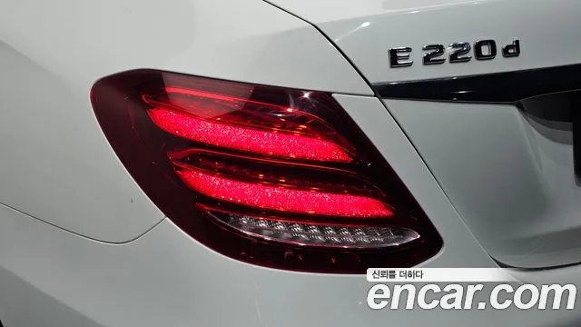 Mercedes-Benz E-Class 2020 thumb 3