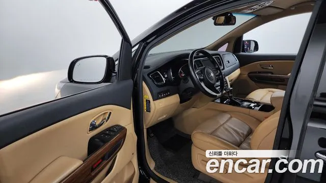 Kia Carnival 2017 thumb 12