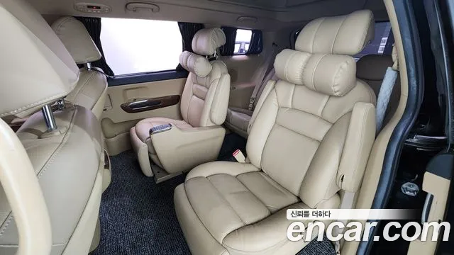 Kia Carnival 2017 thumb 8