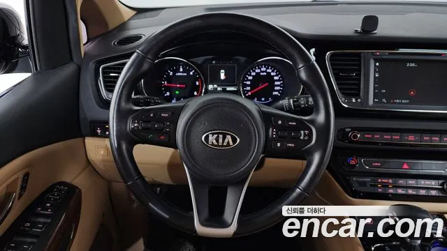 Kia Carnival 2017 thumb 10