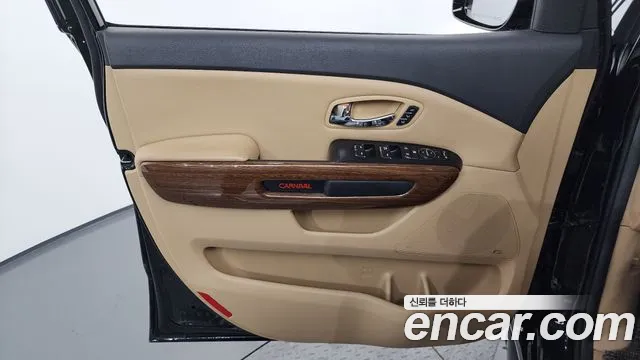 Kia Carnival 2017 thumb 6