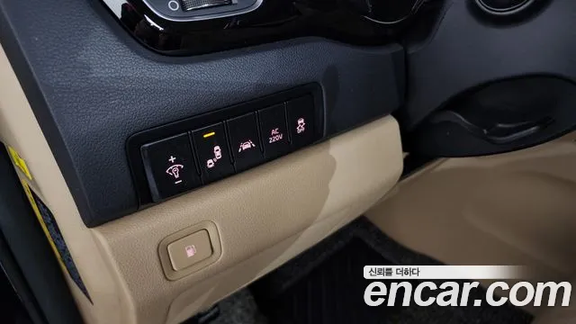Kia Carnival 2017 thumb 3