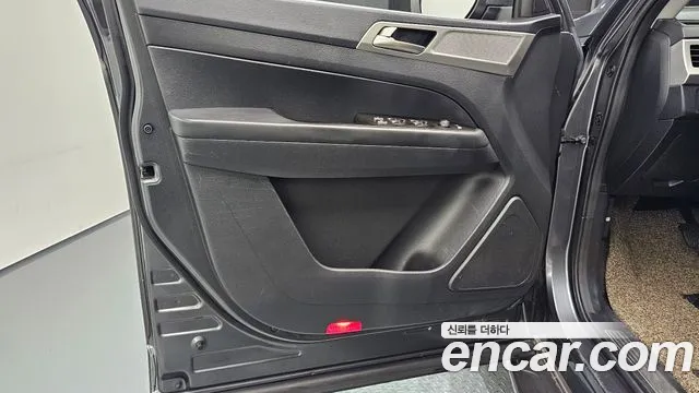 KGM Rexton 2019 thumb 12